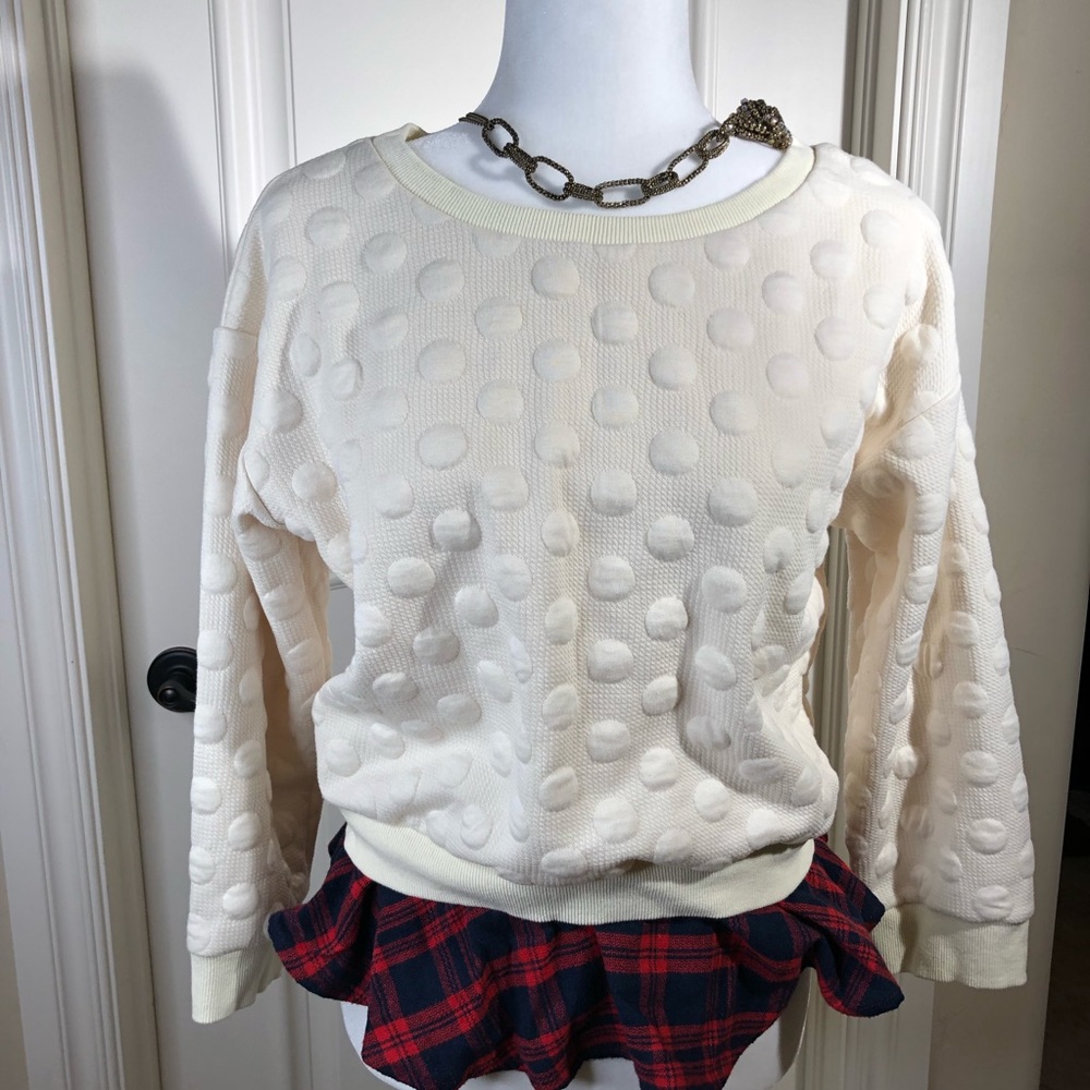 Skirt edge sweater tee